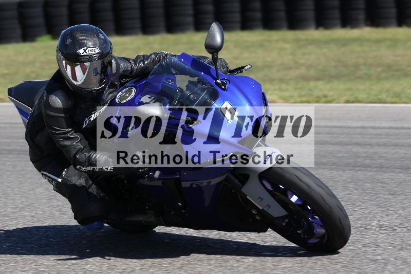 /Archiv-2025/48 25.08.2025 Cornu Master School ADR/blau-bleu/0-5